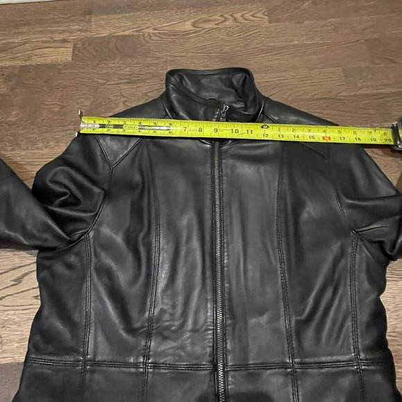 Andrew Marc Women’s Black Leather Jacket Size M - Picture 8 of 9